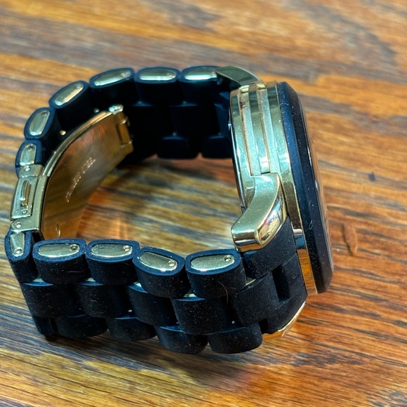 Michael Kors Woman’s Matte Black And Gold Runway Watch # 5191 With Original Box - Picture 14 of 14